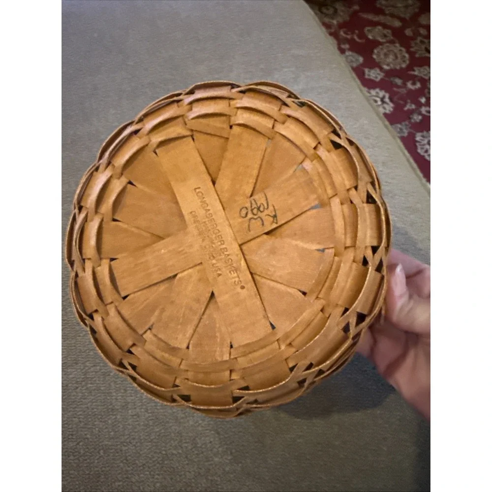 Longaberger  1990 Two-Handled  Round Basket is 6
